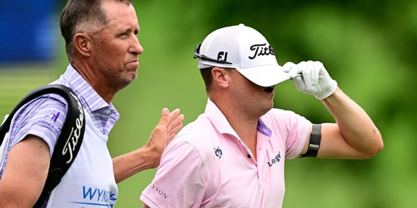 justin thomas cut from fedex cup playoffs after gut wrenching chip just missed saving season