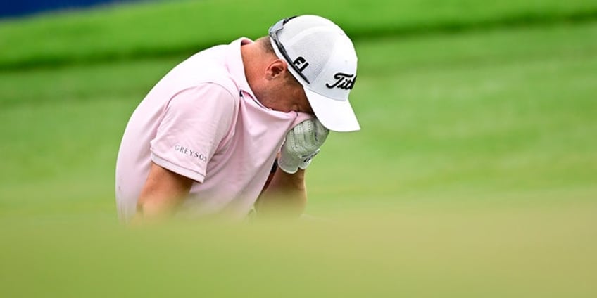 justin thomas cut from fedex cup playoffs after gut wrenching chip just missed saving season