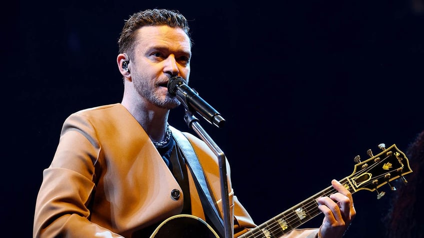 justin timberlake performing