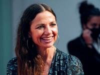 Justine Bateman: ‘Woke Party’ that Ran Country for Past 4 Years Belongs in ‘the American Political Graveyard’