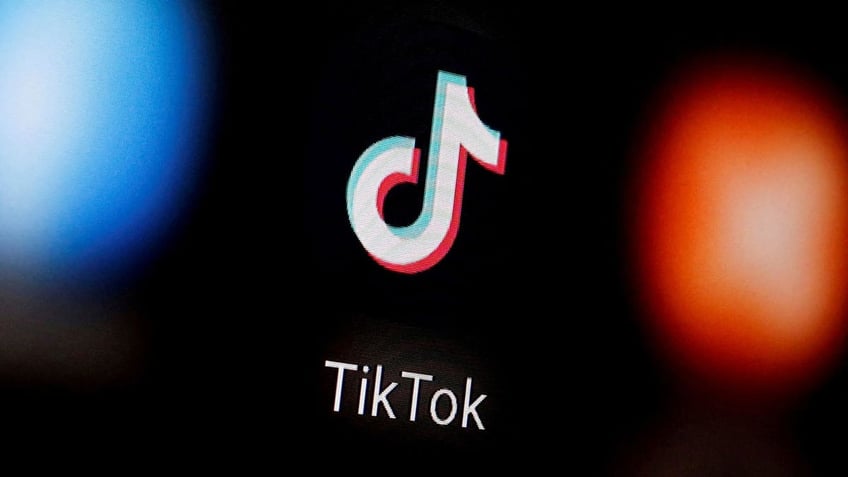 kamala harris dodges multiple questions on tiktok regulation brings up russian interference