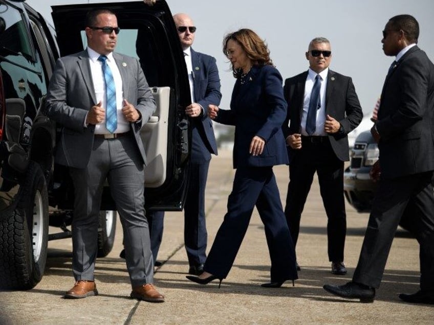 Secret Service open the door for US Vice President and 2024 Democratic presidential candid