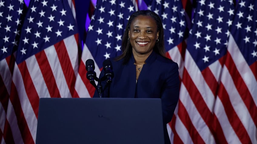 kamala harris to swear in democratic strategist laphonza butler to fill dianne feinsteins seat