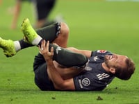 Kane injured as Bayern and Leverkusen draw in Bundesliga