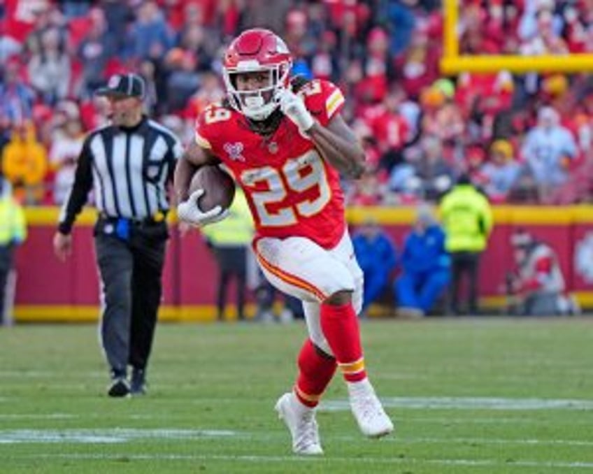 Kansas City Chiefs to re-sign running back Kareem Hunt