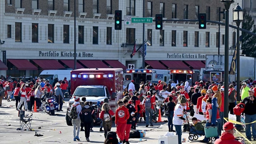 kansas city shooting at chiefs super bowl parade leaves at least 1 dead 22 wounded