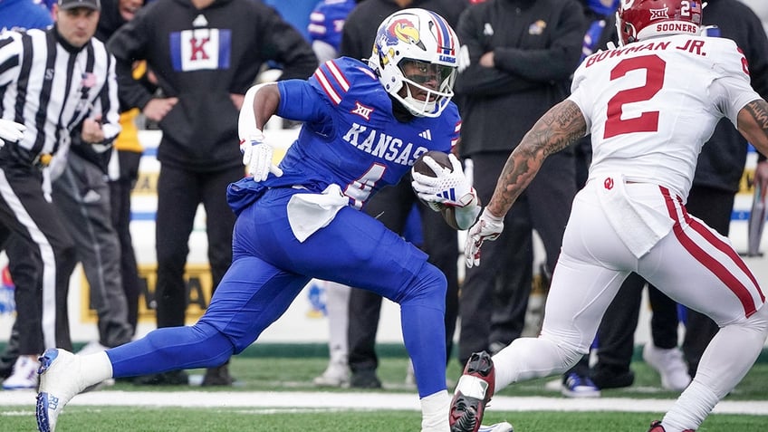 kansas pulls off upset over no 6 oklahoma with late heroics