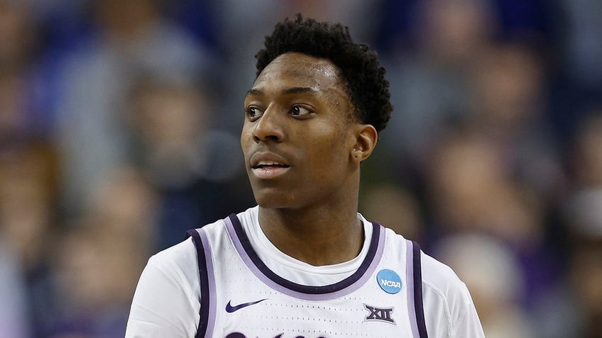 kansas state basketball indefinitely suspends naeqwan tomlin after arrest for fight in sports bar