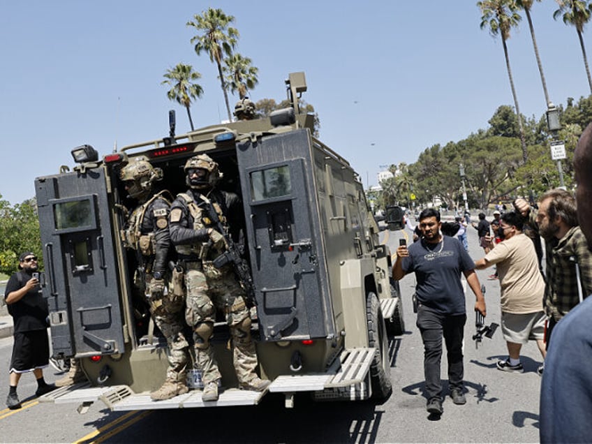 LOS ANGELES, CALIF. JULY 7, 2025 Federal immigration agents near MacArthur Park inthe West