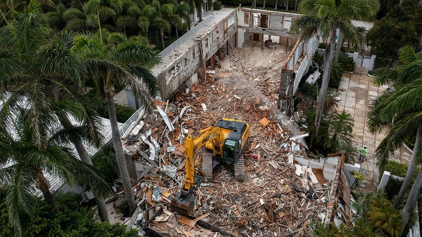 Crew demolishes Jeffrey Epstein's home