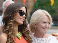 Kate Beckinsale Mourns Passing of Mom Judy Loe: ‘Died in My Arms’
