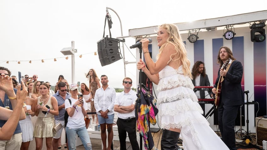 A photo of Kate Hudson performing at The Surf Lodge