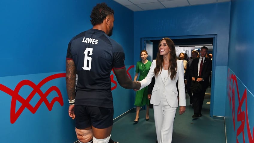 kate middleton beams as she cheers on england at rugby world cup match in france