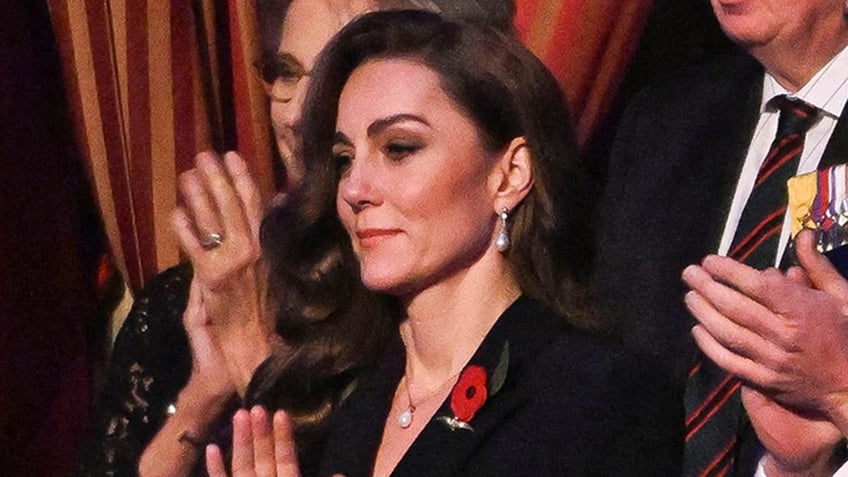 kate middleton clapping at festival of remembrance