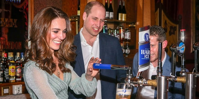 kate middleton leaves generous tip during secret music festival appearance report