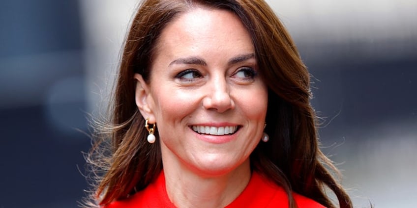 kate middleton leaves generous tip during secret music festival appearance report