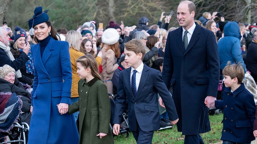 Kate Middleton wears blue coat and hat with her family on Christmas