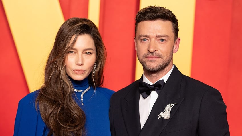 Jessica Biel and Justin Timberlake posing together close up