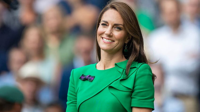 kate middleton smiling at wimbledon