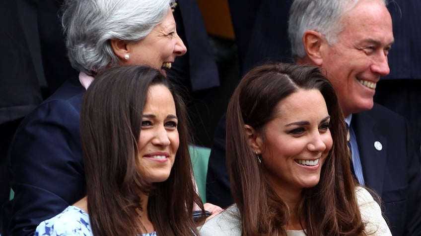 Kate Middleton sitting next to her sister Pippa