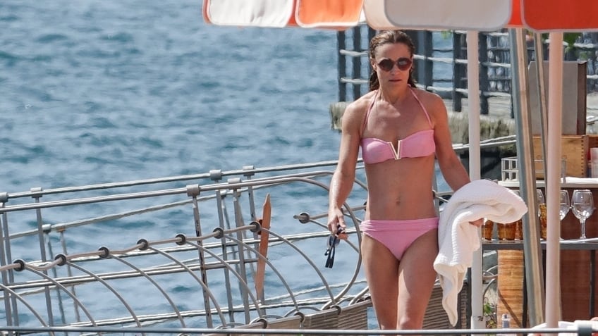 kate middletons sister pippa vacations in lake como after attending lavish wedding