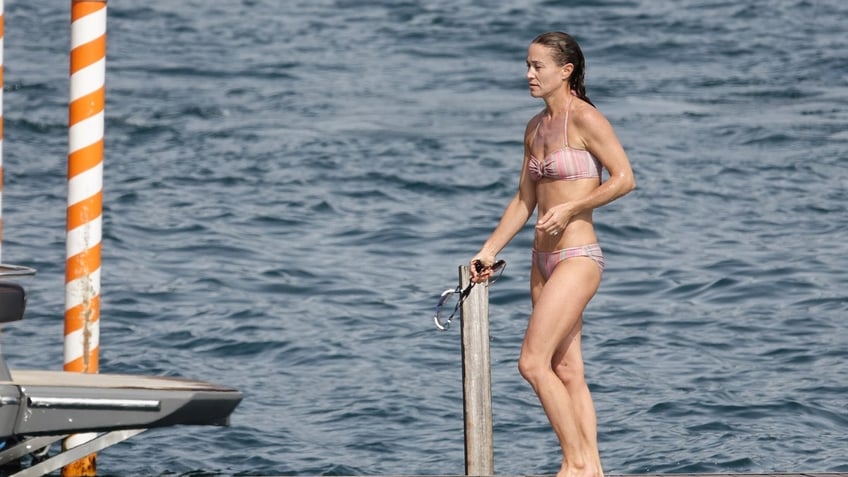 kate middletons sister pippa vacations in lake como after attending lavish wedding