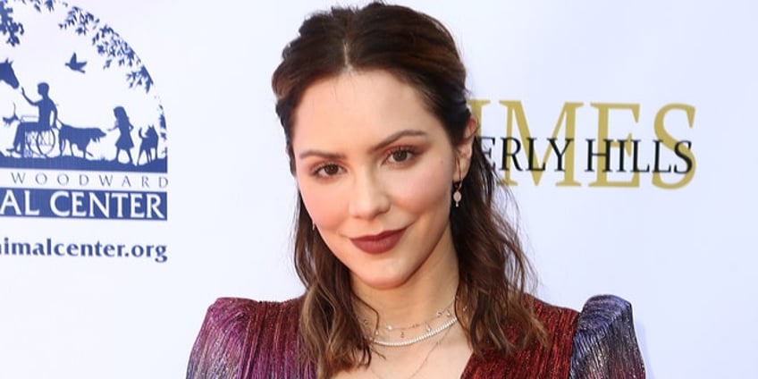 katharine mcphee nearly involved in restaurant armed robbery missed by a few hours