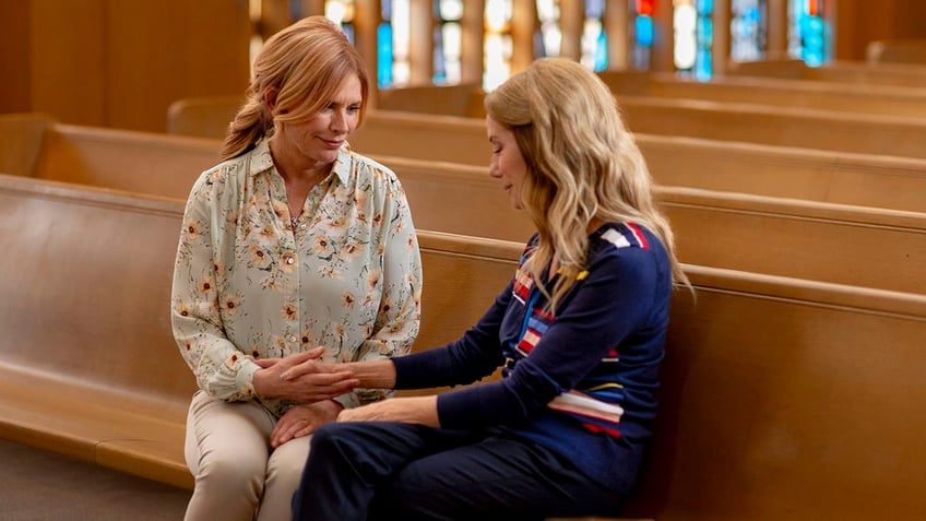Roma Downey and Kathie Lee Gifford sitting in church pew together in The Baxters