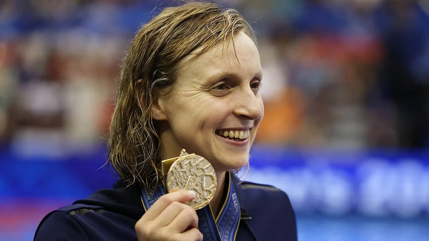 katie ledecky ties michael phelps record at worlds with gold medal finish in 1500 meter freestyle