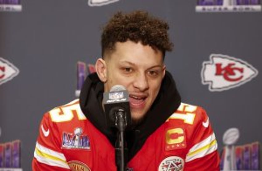 K.C. Chiefs' Patrick Mahomes 'frustrated' after home burglars target him, Travis Kelce