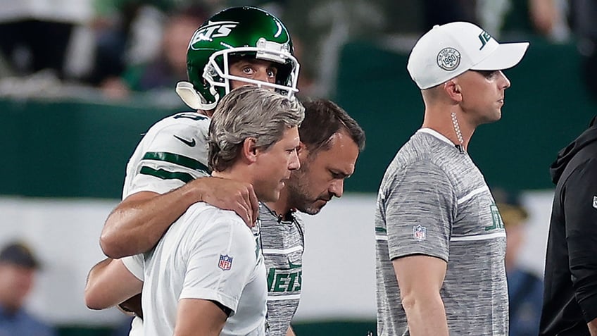 keith olbermann mocks aaron rodgers after jets quarterback suffers ankle injury