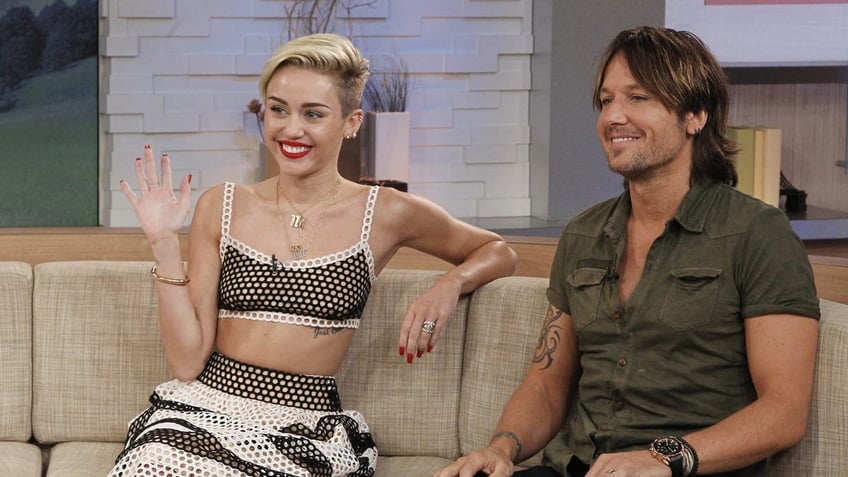 Country star Keith Urban performed a small rendition of "Flowers" by Miley Cyrus on an Australian radio show.