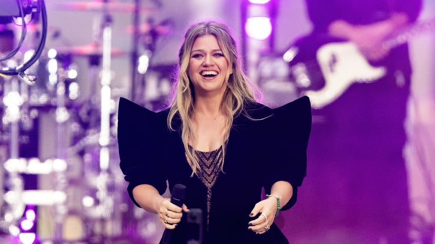 Kelly Clarkson in a poofy black outfit on stage 