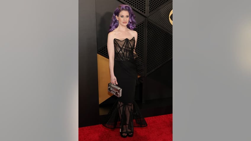 Kelly Osbourne at the grammys