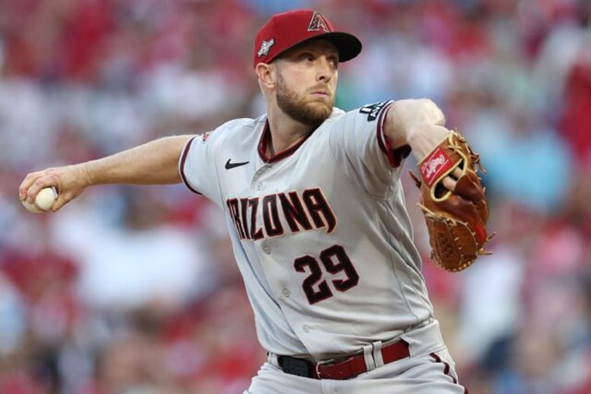 kelly shines as diamondbacks down phillies to force decider