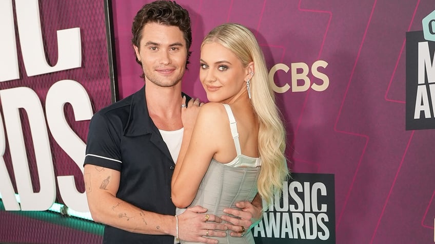 kelsea ballerini with chase stokes