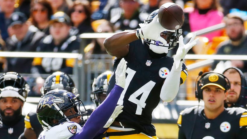 kenny pickett finds george pickens to give steelers crucial touchdown in improbable win