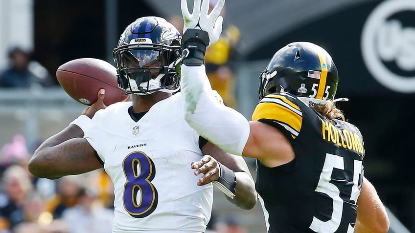 kenny pickett finds george pickens to give steelers crucial touchdown in improbable win