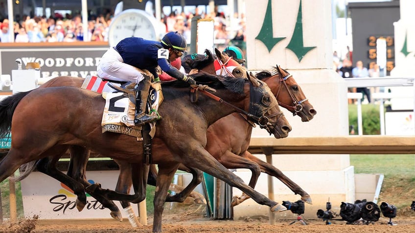 Mystik Dan wins Kentucky Derby