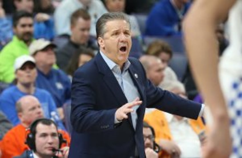 Kentucky's John Calipari finalizing deal to coach at Arkansas