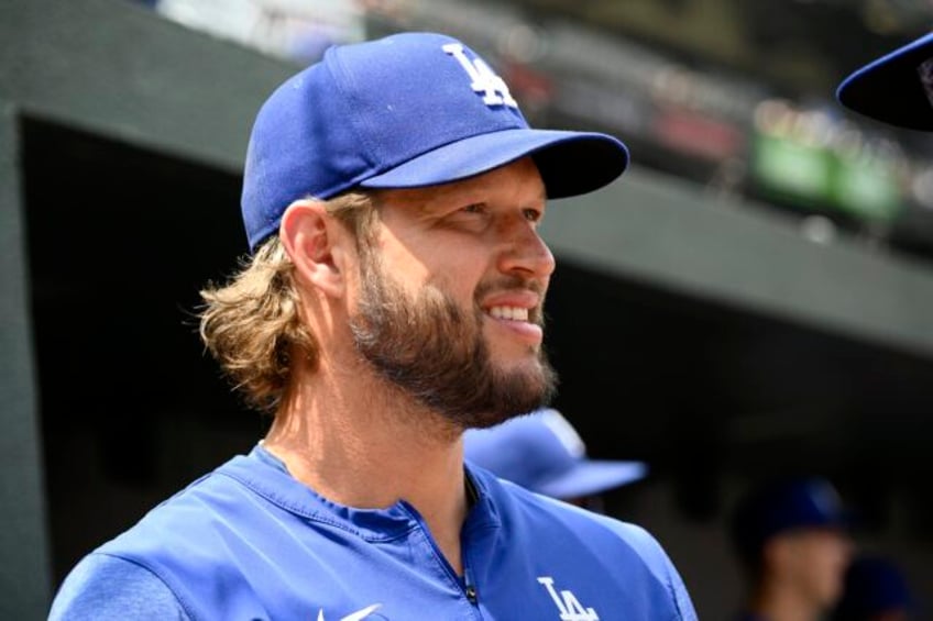 kershaw throwing to hitters next while moving closer to return for dodgers