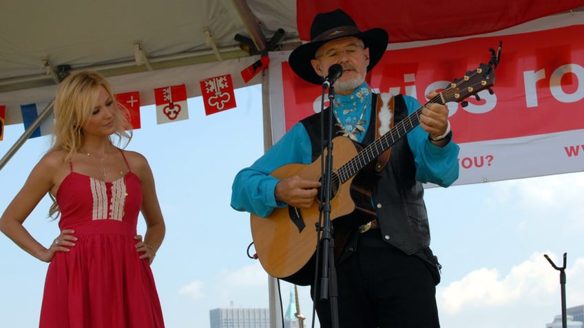 jewel with father atz on stage