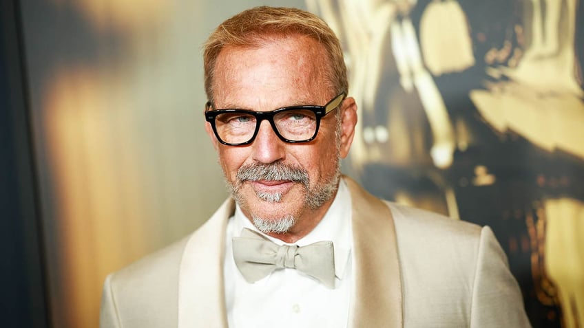 kevin costner smiling