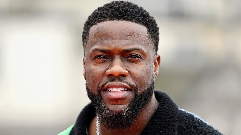 Kevin Hart smiling