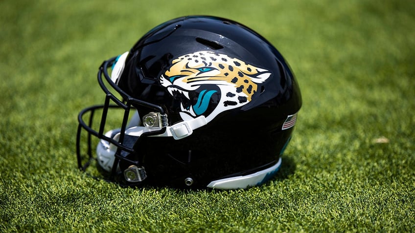 kevin maxen jaguars assistant strength coach comes out as first openly gay male coach in nfl