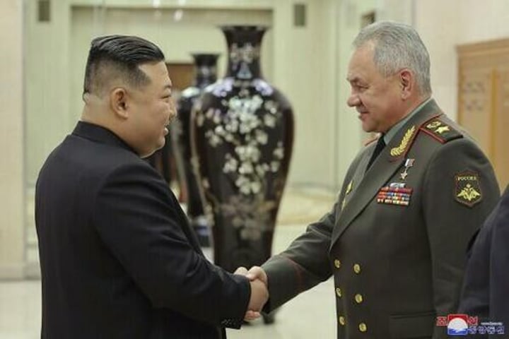 Kim Jong Un Shows Off Banned Missile Arsenal To Russian Defense Chief Shoigu 