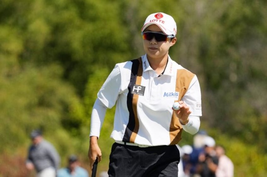 kim stretches lead to five at the ascendant lpga