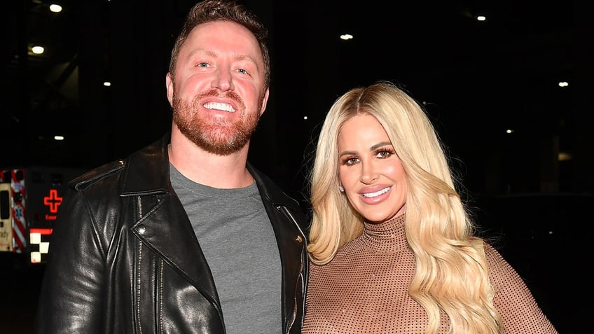 kim zolciaks ex kroy biermann says reality stars are financially destitute due to her reckless spending