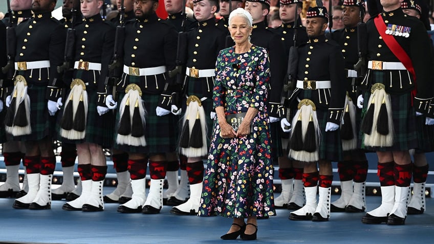Helen Mirren standing in front of British soldiers