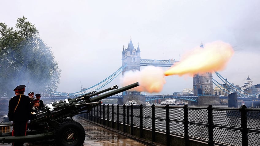 A gun salute in London